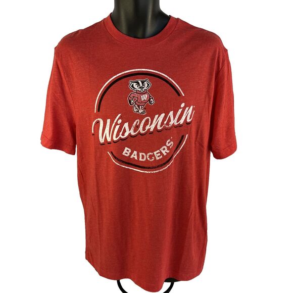 New Mens Captivating Wisconsin Badgers Graphic T-Shirt Size Medium NWT Red Soft - Picture 1 of 7